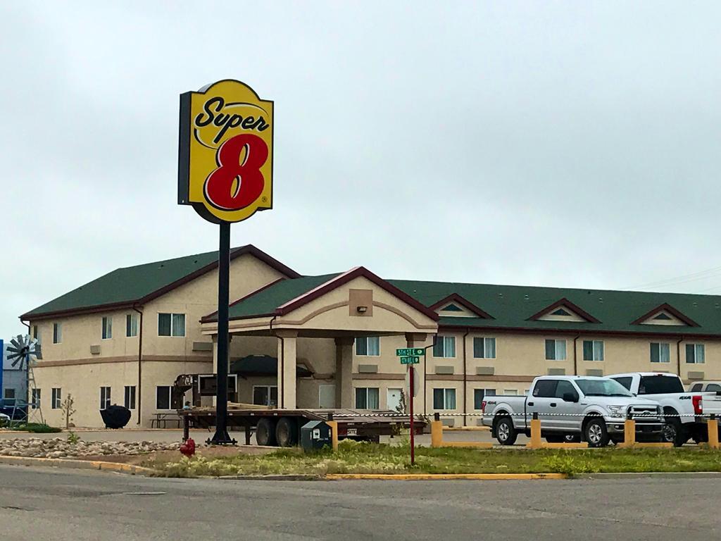 Super 8 By Wyndham Kindersley Exterior foto