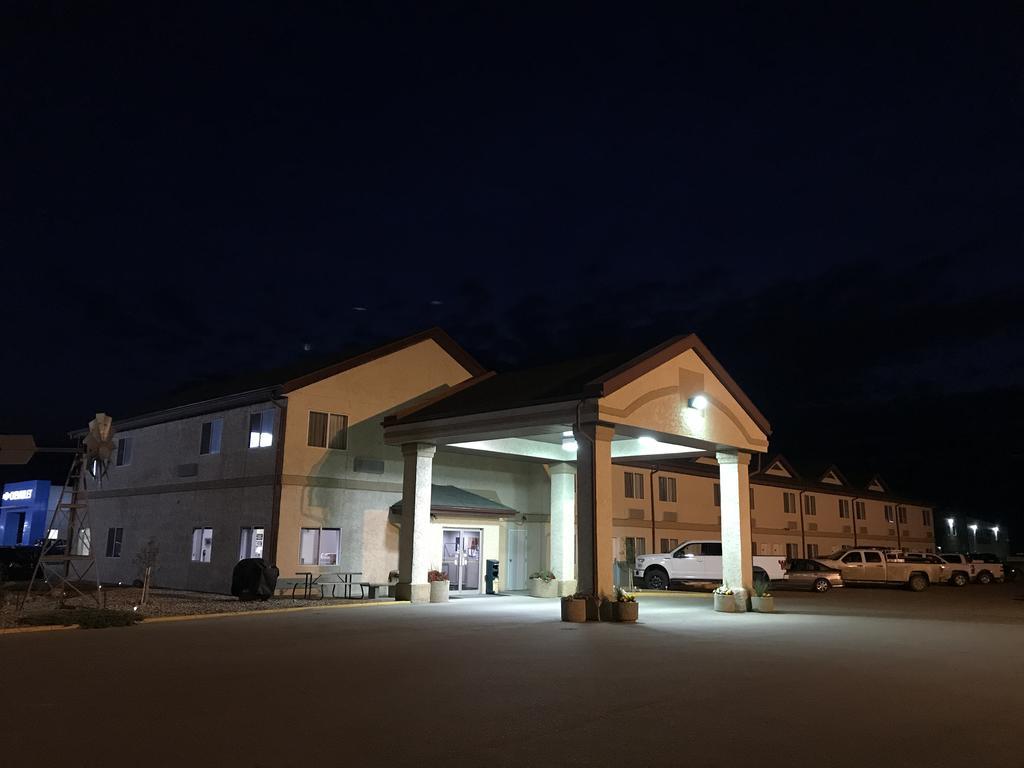 Super 8 By Wyndham Kindersley Exterior foto