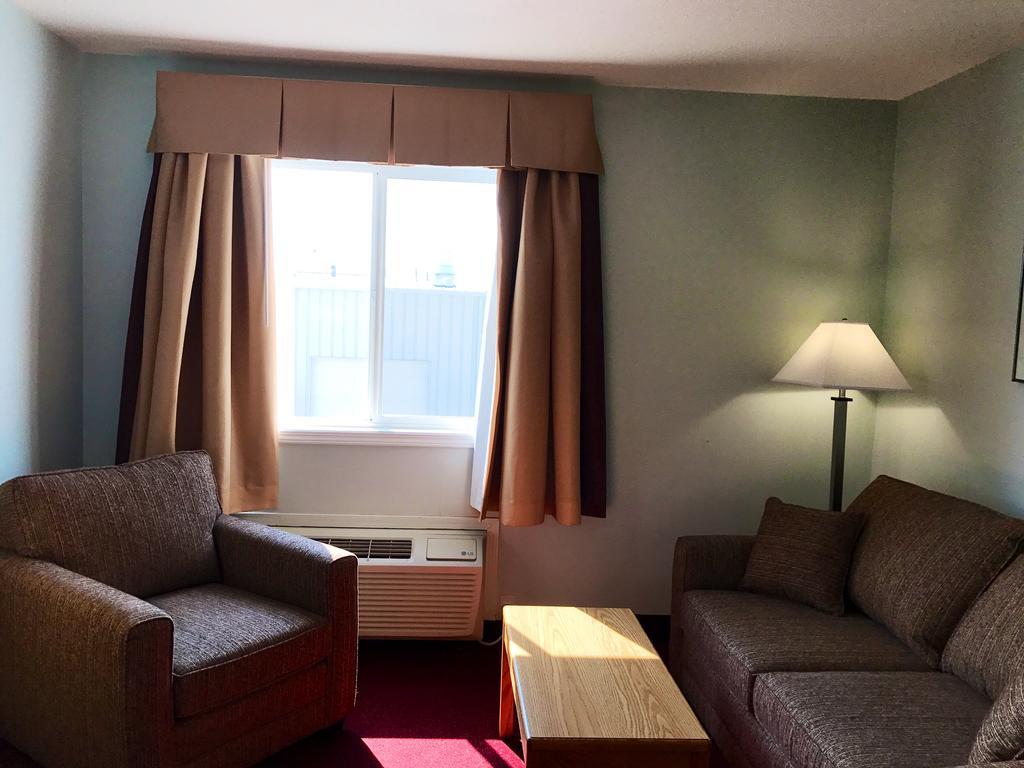 Super 8 By Wyndham Kindersley Exterior foto
